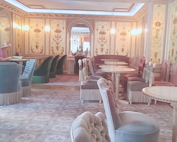 銀座/有楽町/中央区【ここはフランス王宮！？LADUREE(ラデュレ)】東京ひとりおしゃれカフェ巡り散歩