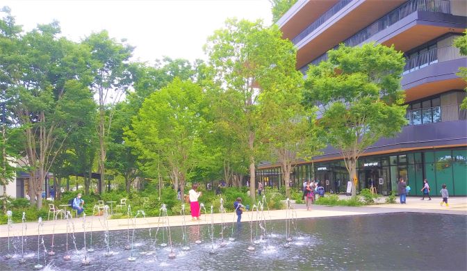 立川【どのメニューにもお花が！FLOWERS BAKE & ICE CREAM日比谷花壇 <GREEN SPRINGS ( グリーンスプリングス ) >】東京おしゃれカフェ巡り散歩