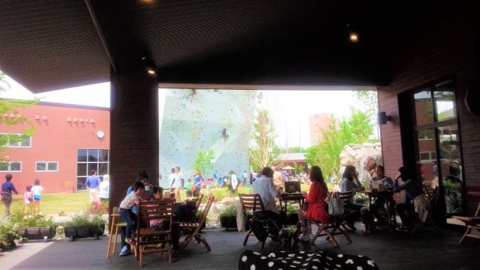 東京：昭島【ハーベステラス昭島アウトドアヴィレッジ店（harvestterrace）＜モンベルカフェ(mont-bell)＞】おしゃれカフェ巡り散歩