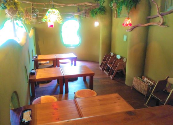 東京：吉祥寺/武蔵野【メルヘンな建物！TEA HOUSE はっぱ <吉祥寺プティット村 ＞】ひとりおしゃれカフェ巡り散歩