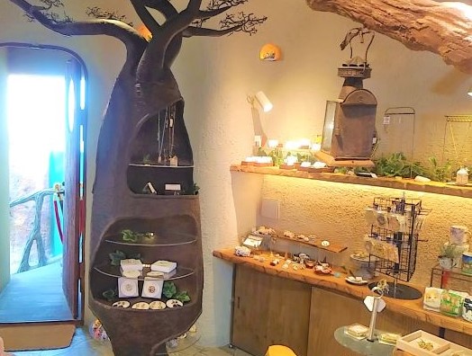 東京：吉祥寺/武蔵野【メルヘンな建物！TEA HOUSE はっぱ <吉祥寺プティット村 ＞】ひとりおしゃれカフェ巡り散歩