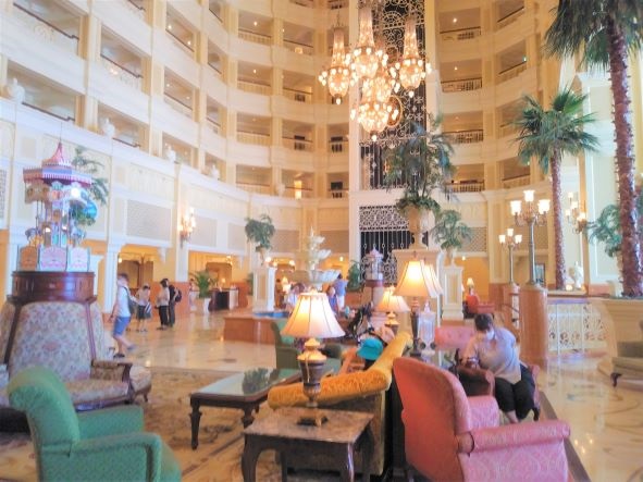 【攻略！パークに入らなくても楽しむ方法！】ディズニーランドホテル(DISNEY LAND HOTEL)