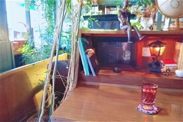 【私語厳禁‼珍しいお一人様向け非日常カフェ】アール座読書館：東京ひとりおしゃれカフェ巡り散歩