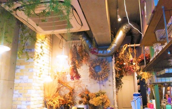 東京/中目黒【花束みたいなサラダに、テーブルが森の中！？】Chouderuban （シュー ドゥ リュバン）：東京ひとりおしゃれカフェ巡り散歩