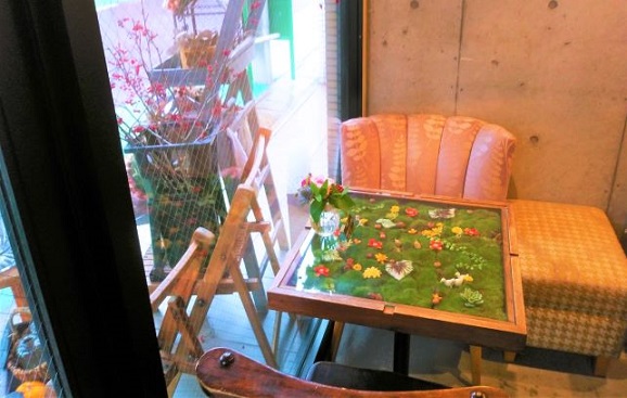 東京/中目黒【花束みたいなサラダに、テーブルが森の中！？】Chouderuban （シュー ドゥ リュバン）：東京ひとりおしゃれカフェ巡り散歩