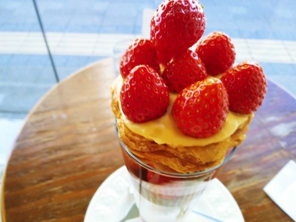 【東京京王八王子】素敵なデザインのイチゴパフェ！akameru（アカメル）
