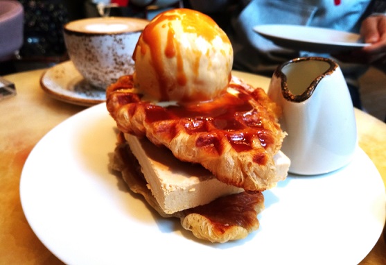 【東京新宿】ペットの同伴が可！海外みたいなカフェ：TheJonesCafeBar（ザ ジョーンズ カフェ バー）