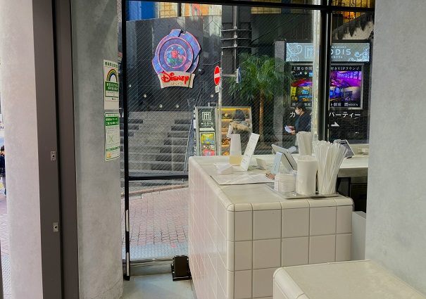 【東京渋谷】モノトーンカラーのキャッシュレスカフェ！KITASANDO COFFEE Lab.(キタサンドウ コーヒー ラボ)