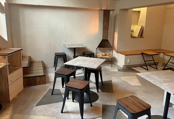 【東京池袋】海外みたいな無機質カフェでやわらかプリン！lili(リリ)