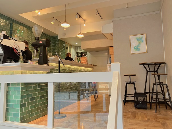 【東京池袋】海外みたいな無機質カフェでやわらかプリン！lili(リリ)