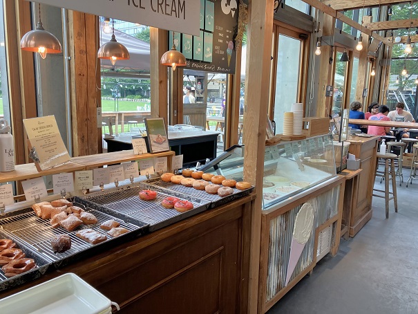 【東京池袋】芝生がキレイ南池袋公園カフェ！Racines FARM to PARK（ラシーヌ ファーム トゥー パーク）