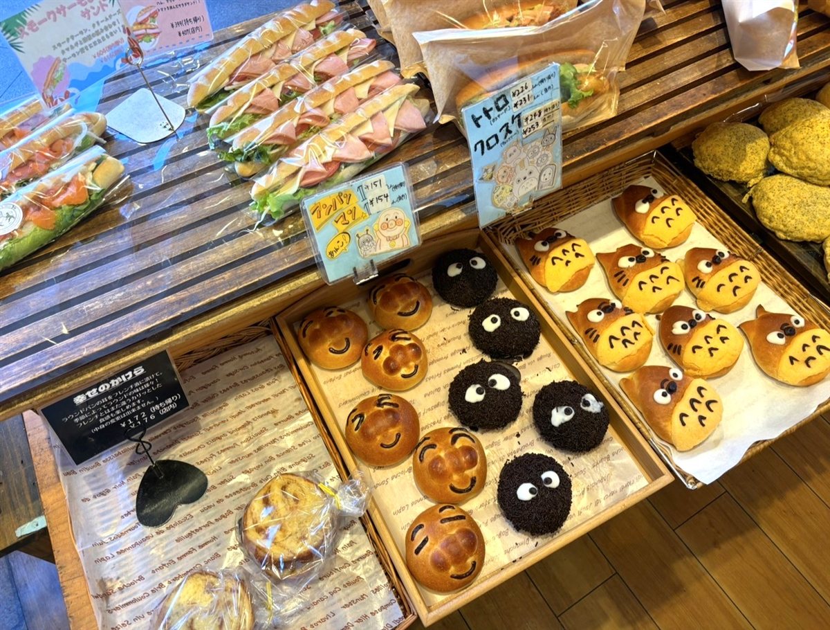 【立川】トトロ＆まっくろくろすけのパンが可愛い！ジブリ好き必見の「ベーカリーカフェクラウン」【2026年営業確認済み】